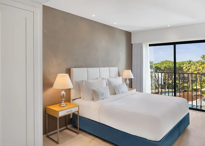 Pine Cliffs Gardens Szálloda