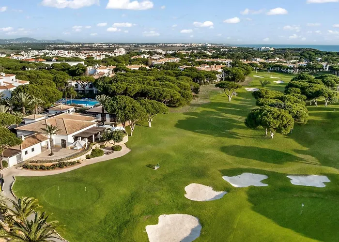 Pine Cliffs Gardens Szálloda