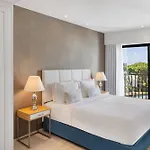 Pine Cliffs Gardens מלון