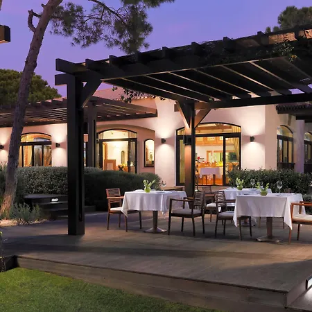 Pine Cliffs Gardens ホテル