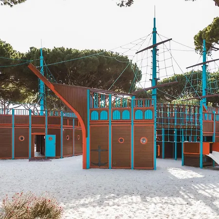 Отель Pine Cliffs Gardens