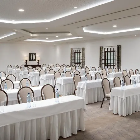 Отель Pine Cliffs Gardens 5*