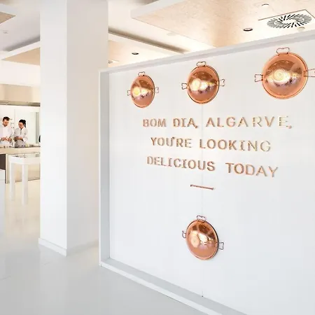 Отель Pine Cliffs Gardens